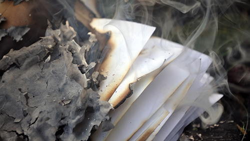 papel-documentos-queimando
