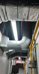 Sprinkler com distância do teto fora de norma em função dos dutos de ar condicionado